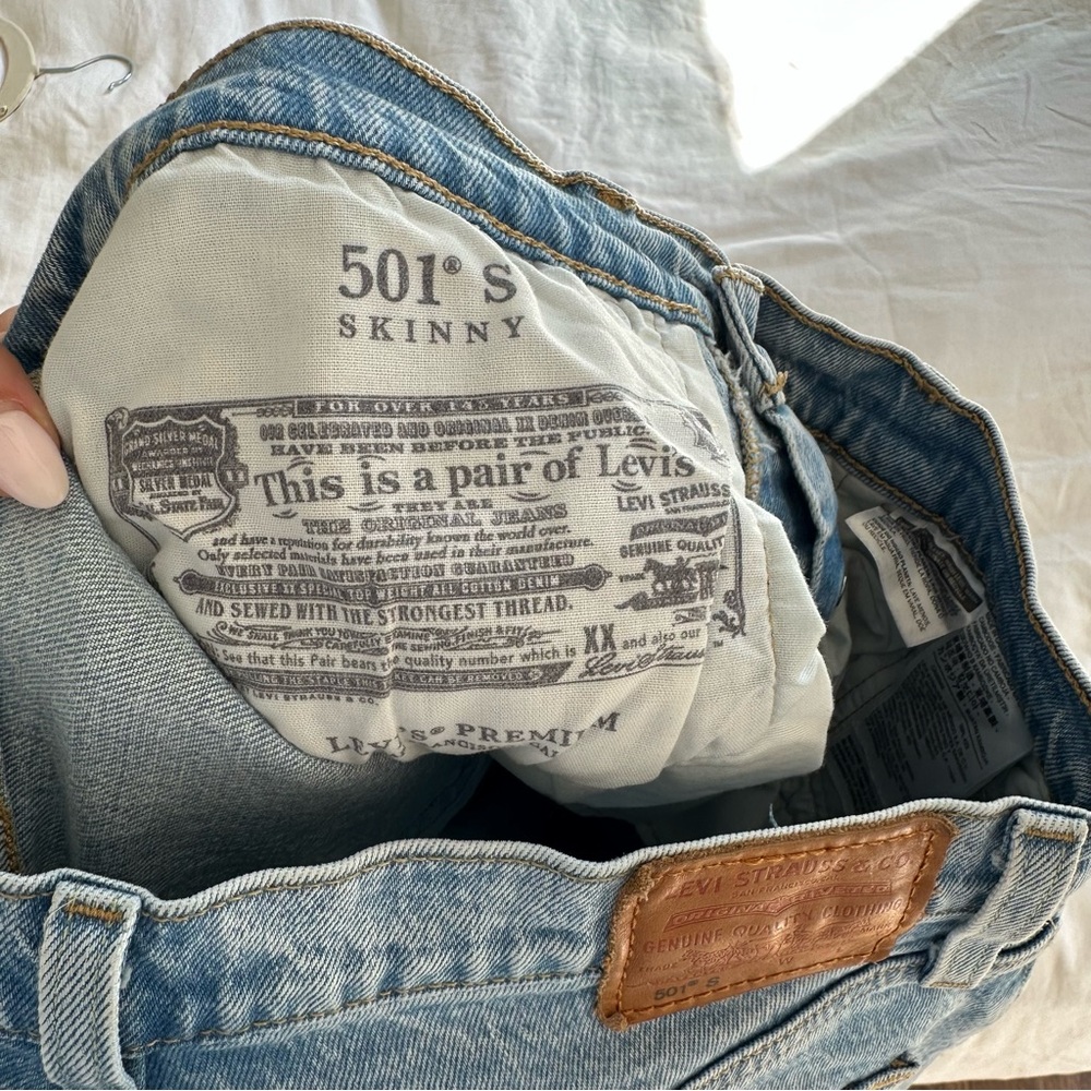 Levi's 501 Skinny - Picture 7 of 8
